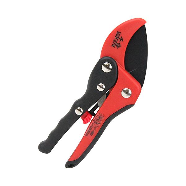 ≪用途≫果樹の剪定、庭木の整枝作業。≪特徴≫ラチェット機能式で、従来の約1/3の力で楽々切断ができます。小さな手の方でも使いやすい小型タイプです。錆び、ヤニに強いフッ素コート加工刃です。軽量で丈夫なナイロングラスファイバー製ハンドルです。枝...
