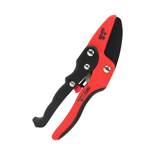 ≪用途≫果樹の剪定、庭木の整枝作業。≪特徴≫ラチェット機能式で、従来の約1/3の力で楽々切断ができます。力が伝わりやすく作業性抜群の大型タイプです。錆び、ヤニに強いフッ素コート加工刃です。軽量で丈夫なナイロングラスファイバー製ハンドルです。...