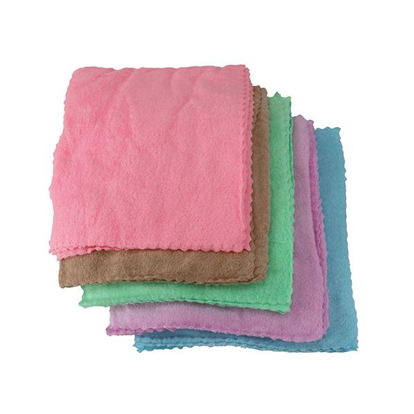 厚地のフリース生地で吸収性能は抜群です。【用途】床・窓・洗面台・デスク周りの清掃。【特徴】マイクロファイバー製の厚地のフリース生地で吸収性能は抜群です。【仕様】●1枚サイズ：(約)28cm×28cm。●入数：20枚。【材質】●ポリエステル・...