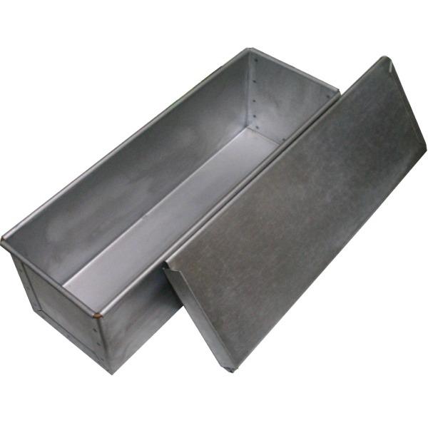 熱回りの良いアルタイト製の業務用食パン3斤型です。初回の空焼きが必要です。目安【170〜180度で40分】ご使用時には型に薄く油脂を塗ってください。ご使用後は汚れをふき取って乾燥させて保管してください。サイズ：内寸約370X120XH120...