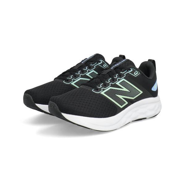 軽量で心地よいクッション性を装備し、ON/OFF問わずマルチなシーンで活躍するランニングモデル。通気性に優れたWラッセルメッシュをアッパーに採用。伝統的なインステップレーシングを継承し、中足部と踵の高いサポート性と、前足部のストレスフリーな...