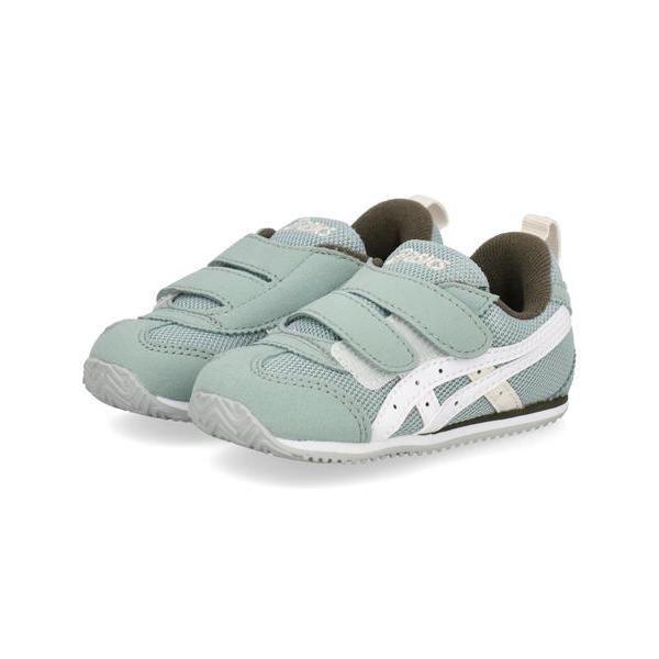 約1歳から3歳の幼児向けに展開する「BABY」シリーズ。足幅が細めのナロータイプです。お洋服とのコーディネートがオシャレにキマる、ニュアンスのあるくすみカラーがポイント。普段使いしやすいデザインで、通園や公園遊び、お出かけなど、デイリーに大...