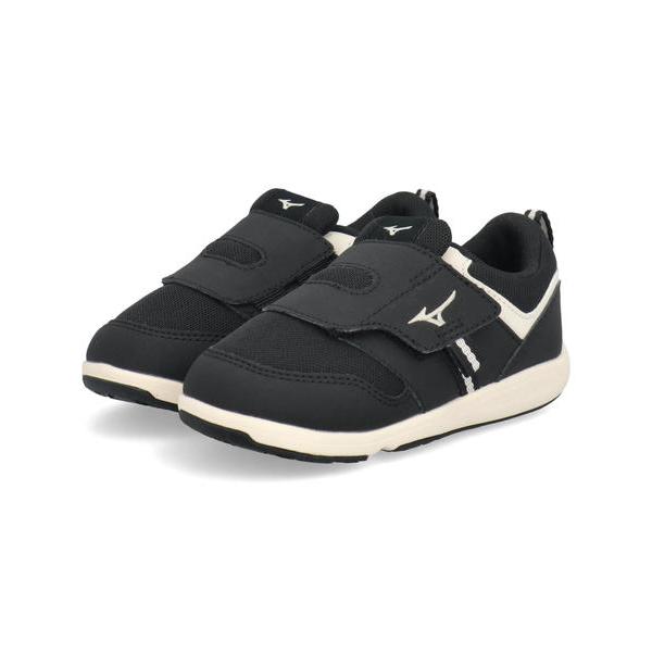 もっと遊ぼう、もっと動こう！圧倒的に履かせやすい構造で、お子さまの「やってみたい・できた」という気持ちを引き出す、1-4歳向けベビーシューズ。可愛らしいデザインに、履きやすさを高める様々な工夫をつめこんだ1足。キッズモデルもあるので兄弟姉妹...