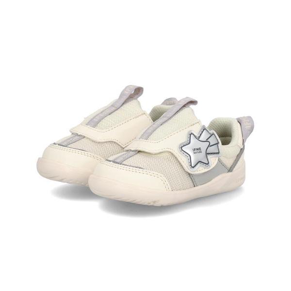 タンとベルトが一体型となって「パッと」履ける、人気のIFME pattoシリーズがifme natureから登場！代表的なスターモチーフがポイントとなった可愛らしいデザイン♪履き口がワンタッチでパッと大きく開き、脱ぎ履き簡単♪足の育成を応援...