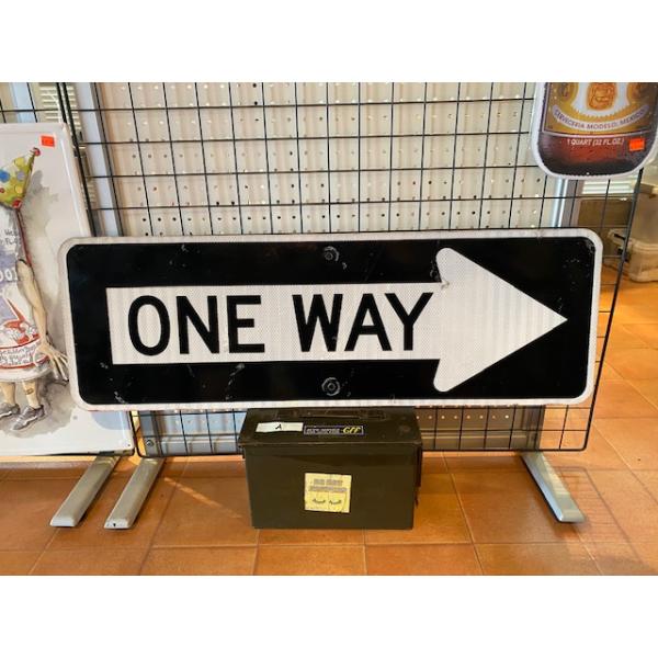 ロードサイン ONE WAY A 一方通行 道路標識 本物 ノース アメリカ雑貨
