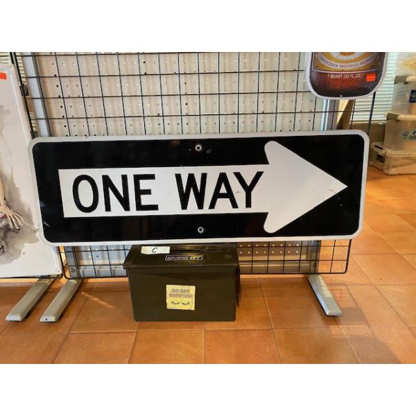 ロードサイン ONE WAY C 一方通行 道路標識 本物 フードトラック ロードサイン ONE WAY C 一方通行 道路標識 本物 フードトラック