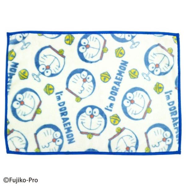 [ひざ掛け] ドラえもん ドラえもんフェイス 商品コード：2885000500      ふわふわであったかなドラえもんデザインのひざ掛けです。フリースなどの薄い生地とは違い、ボリュームのある厚めの生地を使用。これから肌寒くなる季節、会社で...