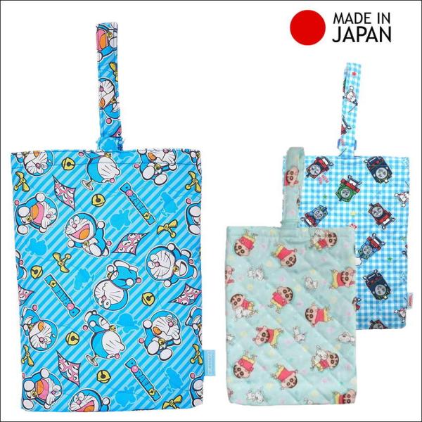 キャラクターキルトシューズバッグ【仕様】・サイズ：約W21×H29ｃｍ・日本製【素材】表側：綿100％中綿：ポリエステル100％裏側：ポリエステル100％きかんしゃトーマスQTO2-1580　JAN4513266226702ドラえもんQDR...