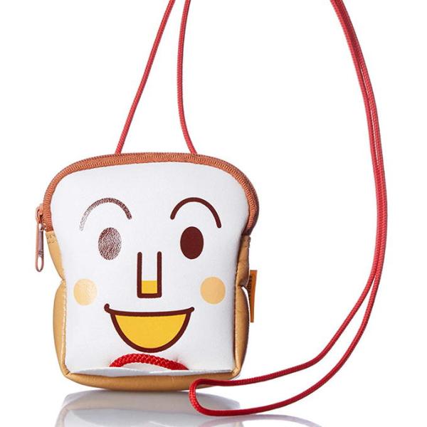 大人気のアンパンマンキャラクターのミニポシェット。メーカー：伊藤産業JAN：4992078010806素材:合成皮革サイズ:10×9×2.5cm（ストラップ90cm）※撮影時の光の具合、またお客様のページをご覧になられるパソコンの環境により...