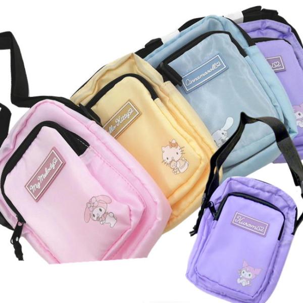 ベルトの長さ調整が可能で使いやすいポシェットですラバーのサンリオキャラクターロゴがとってもかわいいひもの長さが調節できるので便利です。【キャラクター】ハローキティ（34200984）4990270142813マイメロディ（34200985）...