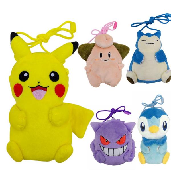 人気キャラクターポケットモンスターのお出かけに便利なぬいぐるみネックポーチ手触りのいいふわふわのぬいぐるみ生地でとってもかわいいお菓子や小物を入れて持ち歩けますストラップには安全パーツ付きで小さなお子様にも安心です【サイズ】（耳・手・しっぽ...