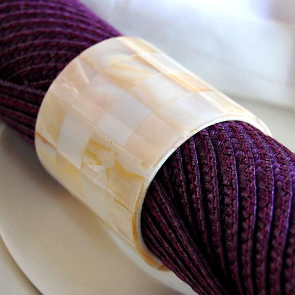 ■サイズ(cm):外寸：約W 5x D 5x H 5 cmリング内径：直径約4.2cm※多少サイズは前後します。■素材:貝・樹脂※注意事項はページ下部に掲載しております。ページ最下部までご確認お願いいたします。