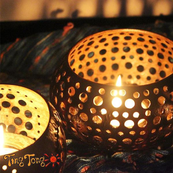 高さ 約8cm 幅 約11cm キャンドルスタンド部直径：約4cm素材：ココナッツ伸縮性:なし 透け感:なし 裏地:なし ポケット:なしmade in THAILANDコロンと丸いフォルムがなんとも可愛い、ココナッツを加工したキャンドルホル...