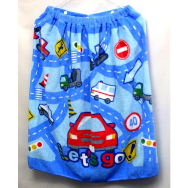 巻きタオル　あっちこっちドライブキラクター　制菌加工紫外線遮蔽加工　特　徴：ネームタグ付き、後ろスナップボタン、ゴム入りギャザー　サイズ：６０サイズ　約６０ｘ１１０ｃｍ　素材：綿１００％　生産国：ベトナム