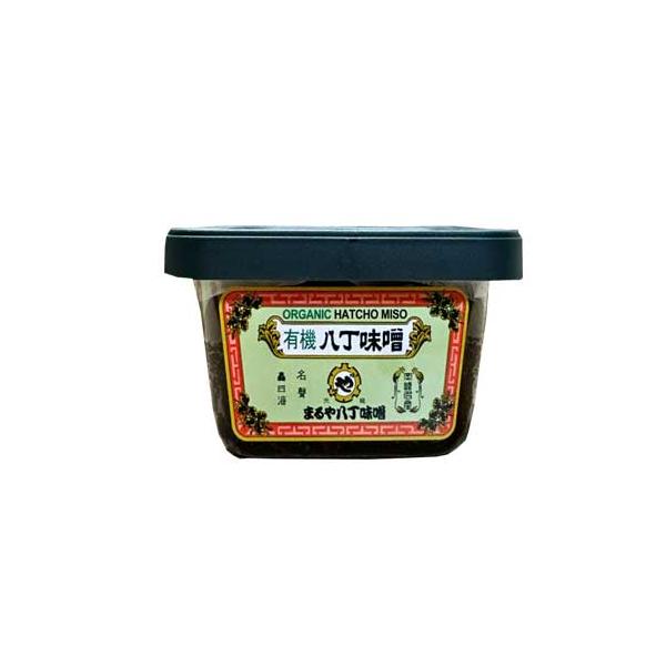 ◎有機JAS認証の大豆のみで大豆麹を造り仕込み水を少量にして木桶に仕込み、重石を円錐状に積上げ、2年以上天然醸造◎八丁味噌の名は江戸時代の八丁村（現八丁町）に由来します。