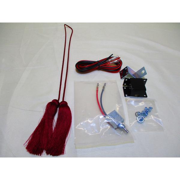 アートトラックに乗っている方のラッパコールをコンボイホーンスイッチでカッコ良く鳴らしませんか？【タッセル長さ】　全長約900ｍｍ　※結んで使用しますので約400ｍｍ前後になります。【タッセルカラー】　レッド（赤）【セット内容】　配線コード（...