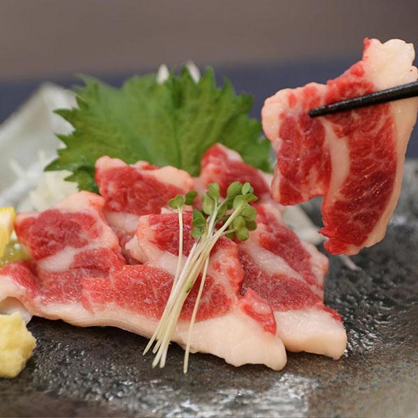 【桜馬】カルビ180g 馬肉 馬刺し 新鮮 生食用 赤身 人気部位 小袋醤油付き お取り寄せグルメ 衛生管理国際認証取得 新鮮馬刺し 真空小分けパック