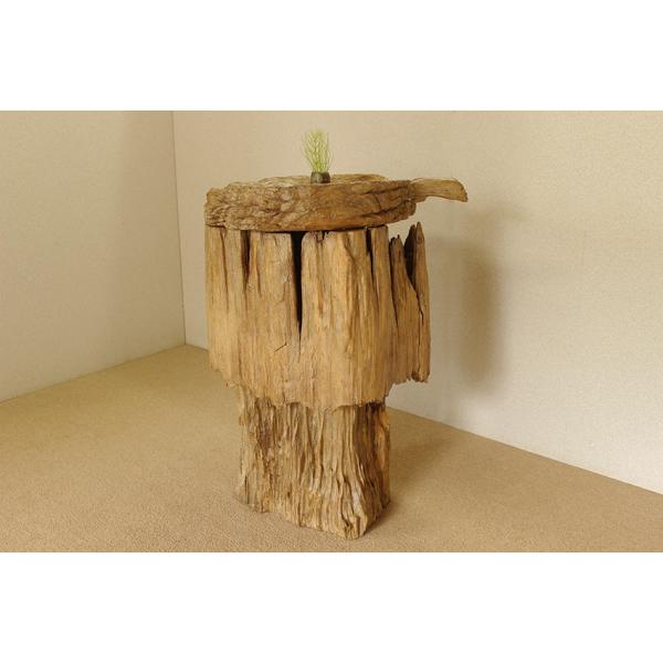 チーク古木自然杢凹凸アンティーク飾り台の強みとは？