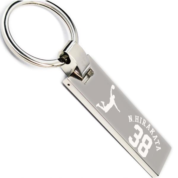 価格は1個の価格です重量感のあるメタルキーホルダーに精密な刻印で名入れしますシールや印刷と違い擦れてはがれる心配はありません表面にはバスケットボール選手のシルエットと、背番号の名入れができます裏面には刻印できませんバレンタインデー ホワイト...