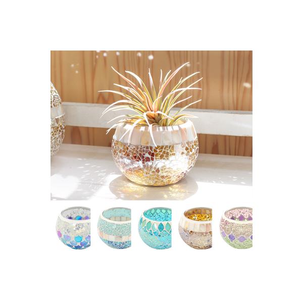 鮮やかで透明感のあるモザイク。光を受けて変化する表情も楽しみの1つモザイクガラス越しに映し出されるキャンドルの炎の灯かり神秘的でとっても美しいです！玄関やリビング、トイレなど様々な場所でキャンドルホルダーの他、ミニサイズの植物を植える鉢植え...