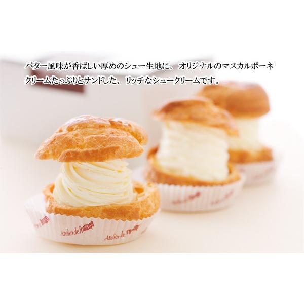アトリエ・ド・フロマージュを代表する看板商品のマスカルポーネシュー。バター風味が香ばしい厚めのシュー生地に程よいコクがあるのに口当たりが軽やかなマスカルポーネクリームをたっぷりサンドしたリッチなシュークリームです。名称/洋生菓子品名/マスカ...