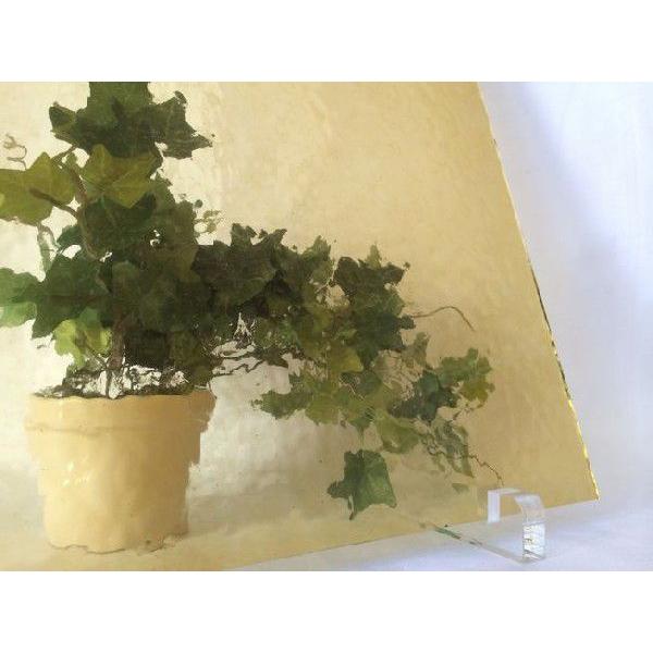 約35cm×約20cm。淡いアンバー。古い歴史のあるアメリカのウィスマーク社のガラスです。イングリッシュマッフルは使いやすいガラスとして根強い人気があります。★イングリッシュマッフルは所謂耳の部分や、欠けの部分が入ってしまう場合が御座います...