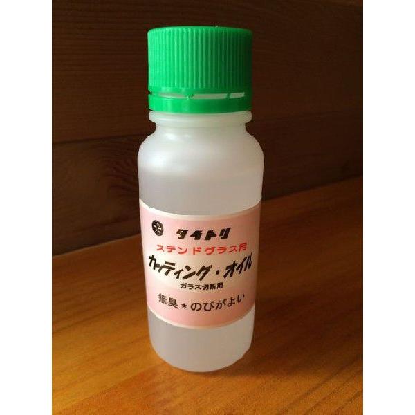 無臭。表面拡散性に優れ作業がスムーズに進み、ガラスカッターも長持ちします。※こちらの商品は、容器の厚みが3cmを超えておりますので、クリックポストやネコポス、レターパックライトといった厚み制限が3cm以下の配送方法はご利用頂けません。