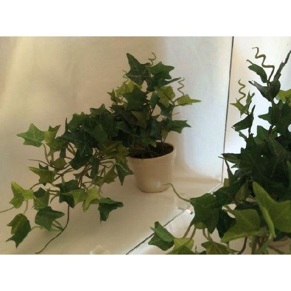 30cm×30cm。厚さ3mm。鏡を使った作品の制作にお使い頂けます。