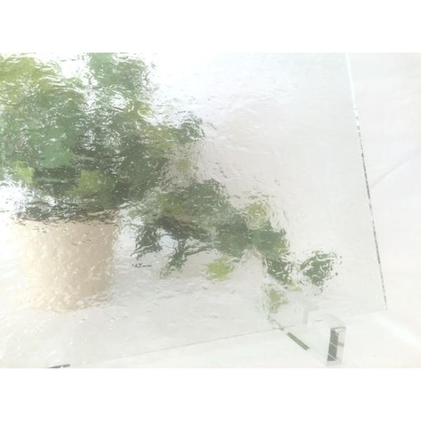 オーシャンサイドグラスタイル(OGT)社の100Vです。旧スペクトラムSPF100V。色：クリアー。約30cm × 約20cm。フュージング用としてもお使い頂けます。膨張係数96。ガラスのサイズには若干の誤差がでます。基本的には30cm以上...