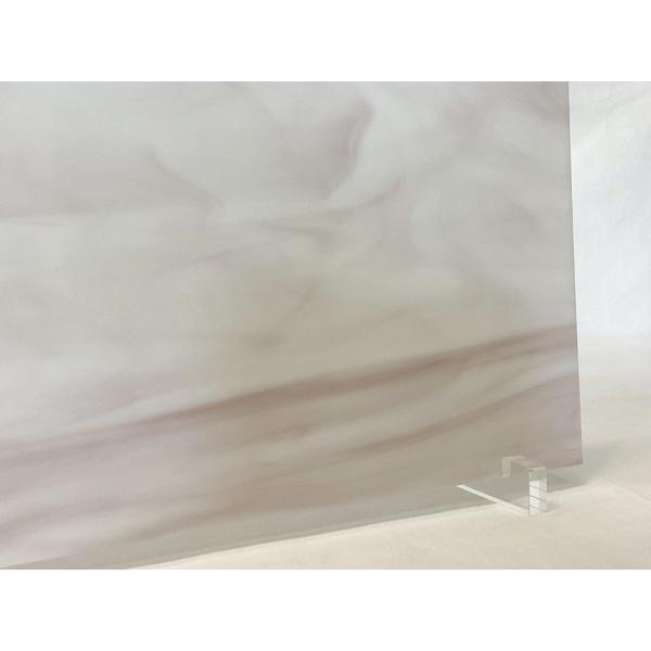 オーシャンサイドグラスタイル(OGT)社の347-1Sです。色：淡いパープルとホワイトの流れ。約30cm × 約20cm。フュージング用としてもお使い頂けます。膨張係数96。ガラスのサイズには若干の誤差がでます。基本的には記載のサイズ以上で...