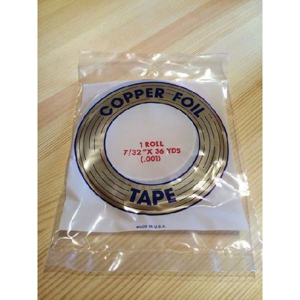 幅：約5.6mm 長さ：約33m。裏の糊の部分が透明なノーマルタイプです。裏も表面と同じ銅色に見えます。