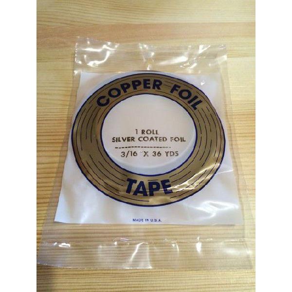 幅：約4.8mm 長さ：約33m。テープ裏側の糊の部分が、銀色です。はんだを銀色のまま仕上げる作品や鏡など、用途に応じてテープを使い分けることでより良い作品に仕上がります。