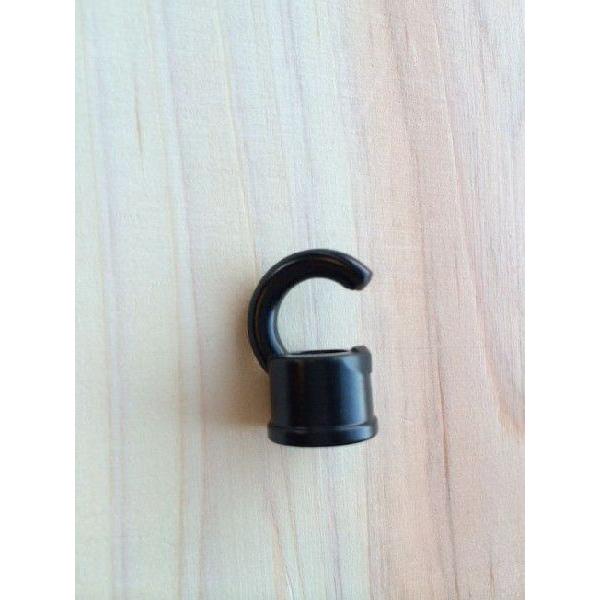 幅18mm × 高さ22mm　ブラック色仕上げ３分のニップルが丁度入るサイズのループです。ニップルのサイズではない部分に取り付けたい場合は、別途ブッシング（5mm or 6mm）が必要です。