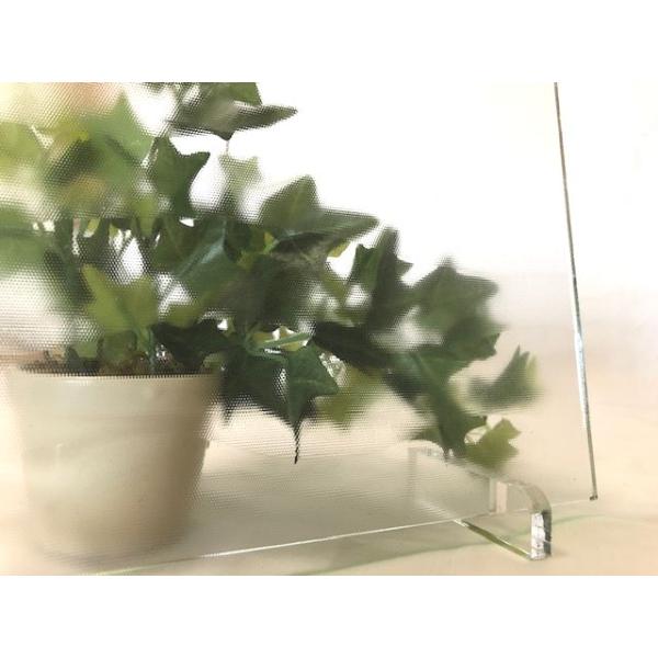 約33cm×約20cm。クリアーのフルード。ガラス厚：4mm。ご希望のサイズへのカットはしておりません。これより大きなサイズをお求めの場合はお問い合わせ下さい。●●ガラスサイズに関して●●ガラスのサイズは、±1cm以内までは差額を返金するこ...