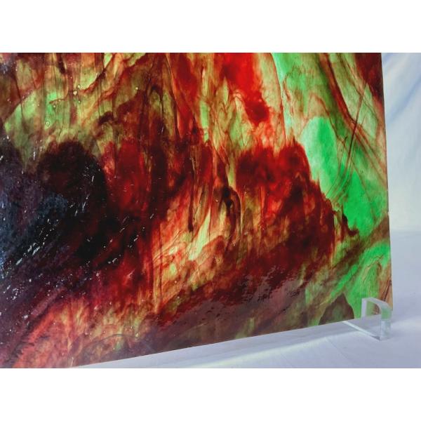 約30cm×約22cm。ホワイト・グリーン・レッド。リングモトルに定評があり、ティファニーランプに使うガラスとしても人気があります。■下記の点につきまして、予めご了承下さい。■1，角に欠けがある場合が御座います。2，混ざりのあるガラスの場合...