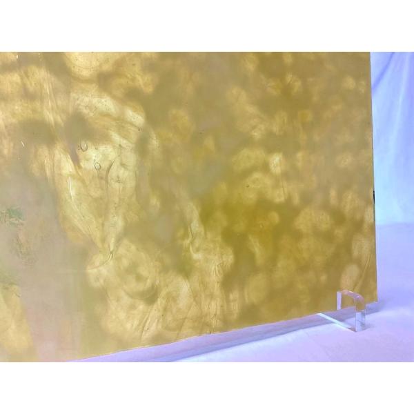 約30cm×約22cm。ベージュ。リングモトルに定評があり、ティファニーランプに使うガラスとしても人気があります。■下記の点につきまして、予めご了承下さい。■1，角に欠けがある場合が御座います。2，混ざりのあるガラスの場合、色の偏りがある場...