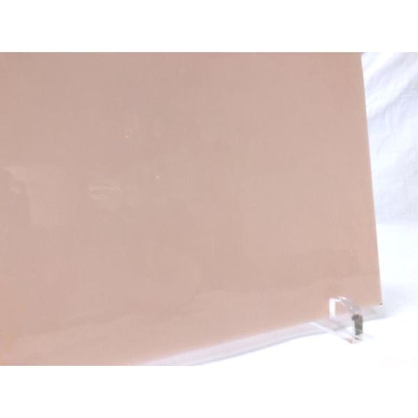 約20cm×約35cm。ピンクキャストオパール。古い歴史のあるアメリカのウィスマーク社のガラスです。綺麗な長方形ではない場合が御座います。海外からの輸入ガラスですので、製造時からの異物や気泡、また、小さな傷や角の欠けなどが入っている場合が御...