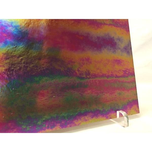 約35cm×約20cm。3mm厚。濃いレッド。イリデセント。●●ガラスサイズに関して●●ガラスのサイズは、±1cm以内までは差額を返金することも頂くことも御座いません。入荷やカットの状況により若干の誤差が出る場合が御座いますので予めご了承下...