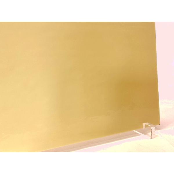 約20cm×約35cm。オイスターオパール。膨張係数96のガラスです。フュージング用としてもステンドグラス用としてもお使い頂けます。古い歴史のあるアメリカのウィスマーク社のガラスです。綺麗な長方形ではない場合が御座います。海外からの輸入ガラ...