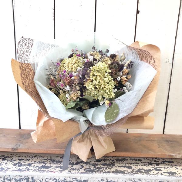 ドライフラワーブーケアナベル・スモークツリー・千日紅などの