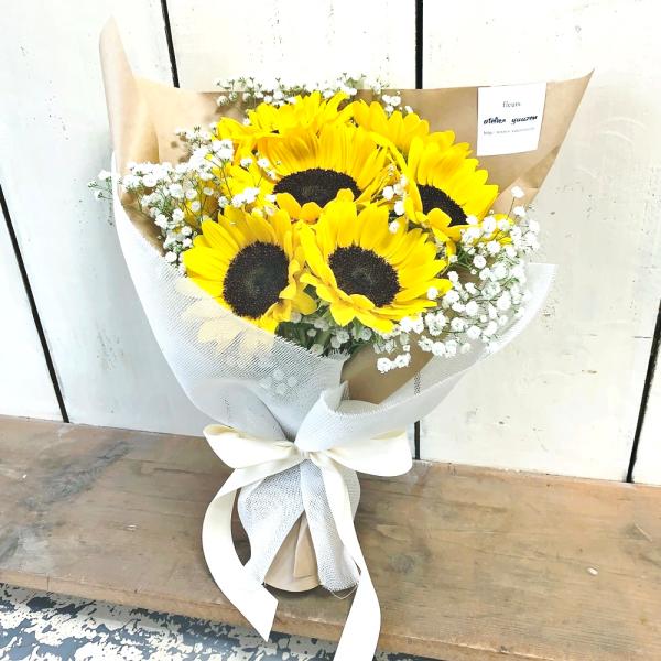 ひまわりとかすみそうの花束　誕生日・サマーギフト・感謝ブーケ