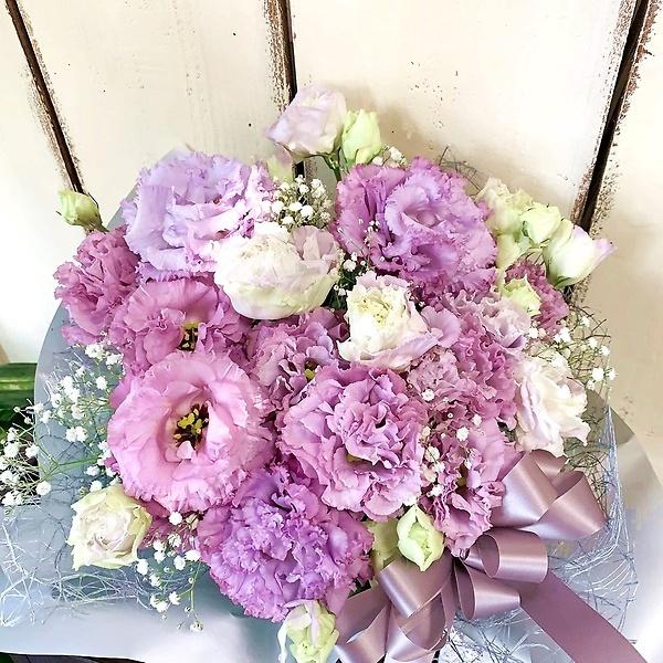 トルコキキョウとかすみ草の紫洋風お供えアレンジ Tre98 あとりえ 悠然 通販 Yahoo ショッピング