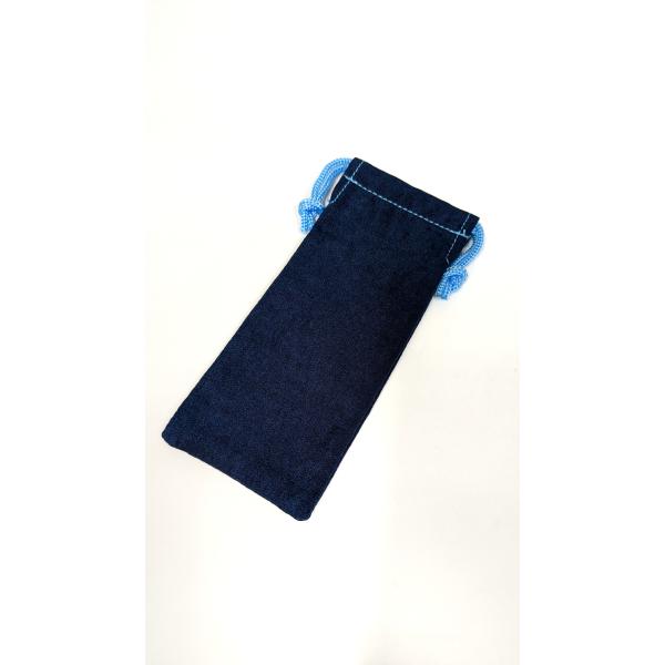 銀の変色を防止し、消臭効果も得られるC-Guardを使用。特殊繊維に含まれている酸化銀が、変色の原因となる大気中のイオウ系臭気物質とイオン反応を起こし、原因物質をすばやく繊維内に取り込み、封じ込めることにより、銀の変色を防ぎます。防止効果は...