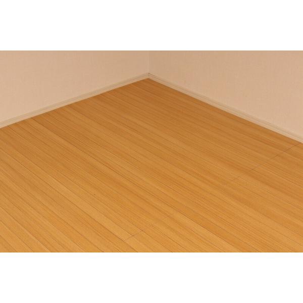 道具や接着剤を敷くだけでフローリング調のお部屋に変身！ 畳の上に敷いて手軽に模様替えできます。 板目に沿ってカッターでカットしてサイズ調整も可能です。 表面がメラミンなので、天然木のカーペットより軽量で、水・熱にも強いのでお手入れ簡単 裏面...