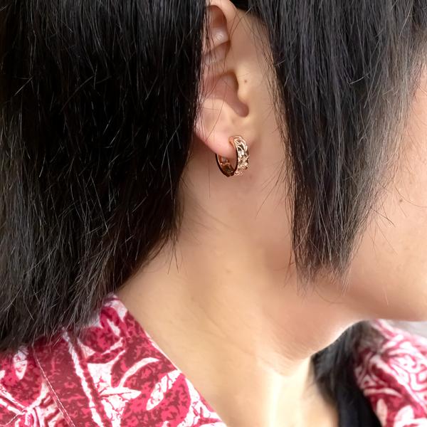 ハワイアンジュエリー ピアス メンズ 地金 ピンクゴールドk10 ピアス フープピアス ピアス 地金 中折れ式ピアス 10金 スクロール ミル打ち マイレ スクロール プルメリア ピアス リング gim ジュエリー工房アトラス