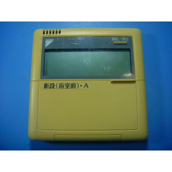 メーカー：ダイキン型番： BRC1C1 付属品：本体（写真内の物ですべてになります）【商品の状態】使用感、スレキズ、日焼け等あります。上フタ付け根割れていて外れます