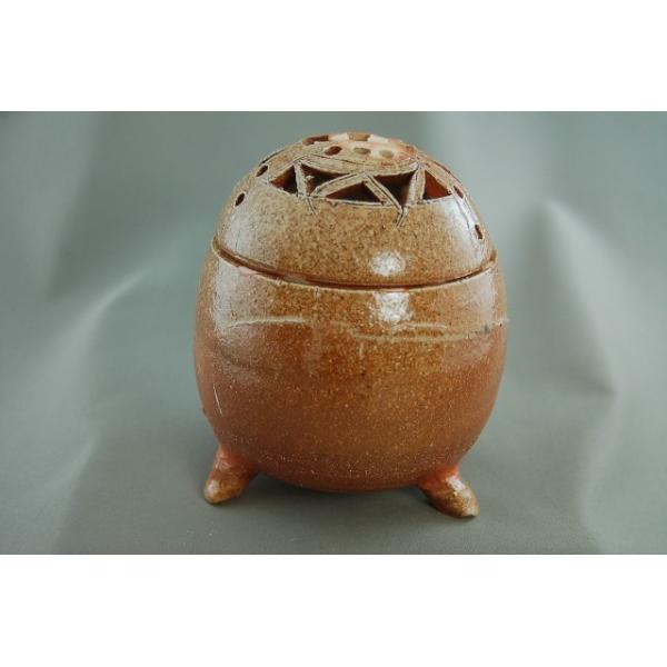 荒川 明の陶房は浜松の山奥の引佐町奥山にあり、その名前の通り、山奥となります。そこには古い時代に使われた薪窯を荒川明が独自に工夫をして窯を作りました。   自然の炎色、自然釉、灰かぶりの美しさの中に大胆な景色の出る焼き物で同じ作品は２度と出...