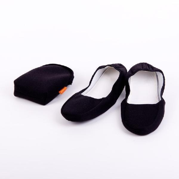 男性向けの携帯スリッパ。XLサイズ。お受験や学校行事、授業参観などにお使いいただけます。もちろん旅行や機内でも。スリッパと同素材のポーチが付属します。【サイズ】メンズ用27.0〜28.5cm　LL　XL　ジャンボ【スタッフ着用レビュー】男性...