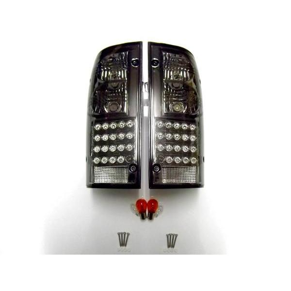 トヨタハイラックスピックアップ テールランプ LEDスモーク 