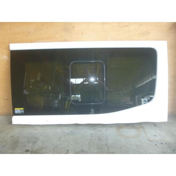 NV350キャラバン 3DF-VN6E26 右スライドドアガラス/サイドドアガラス